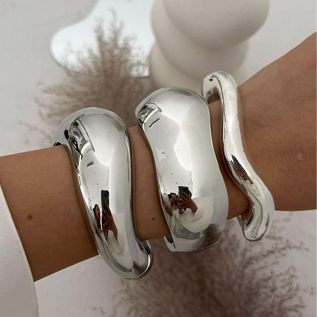 Metal Glossy Surface Water Drop Hug Bracelet